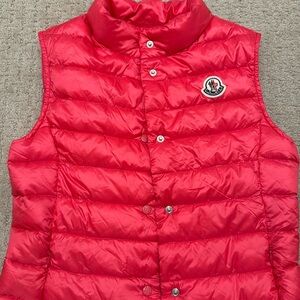 Authentic Girls - 12 Y Moncler packable  - Magenta. Used. Excellent condition.